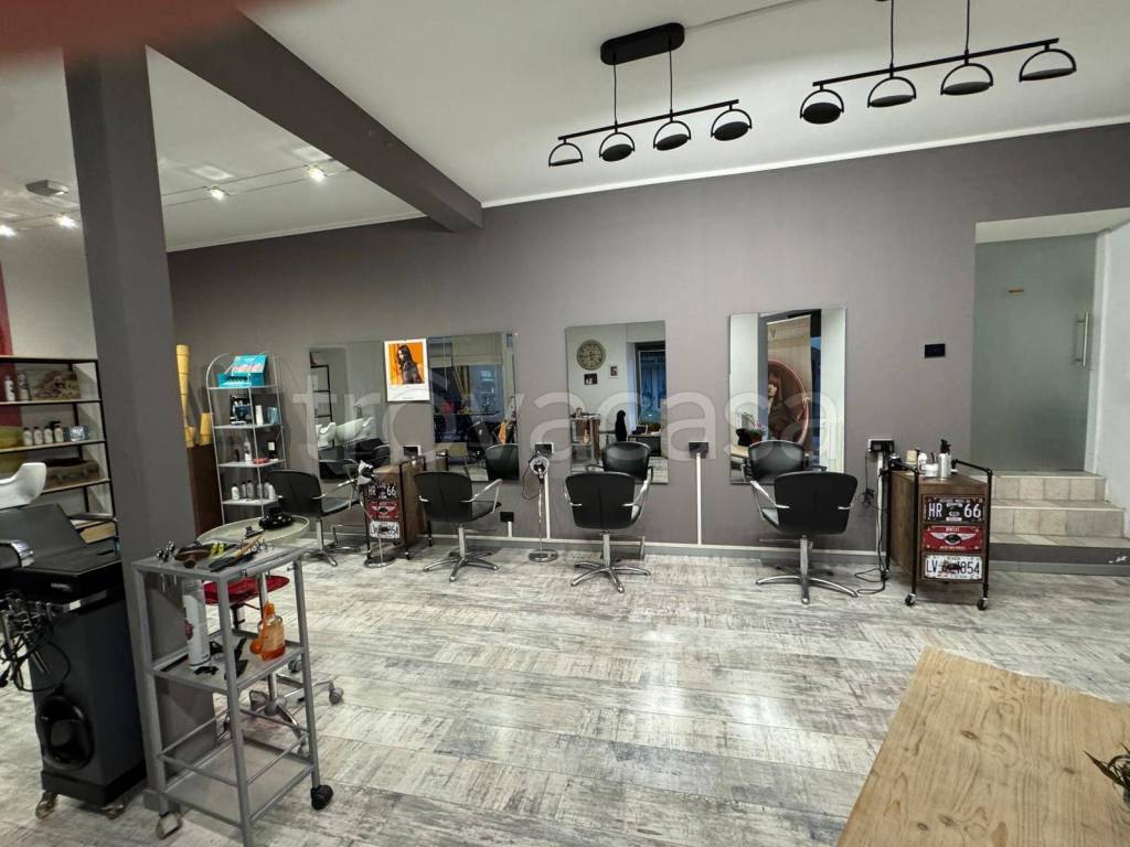 negozio in vendita a Cunardo