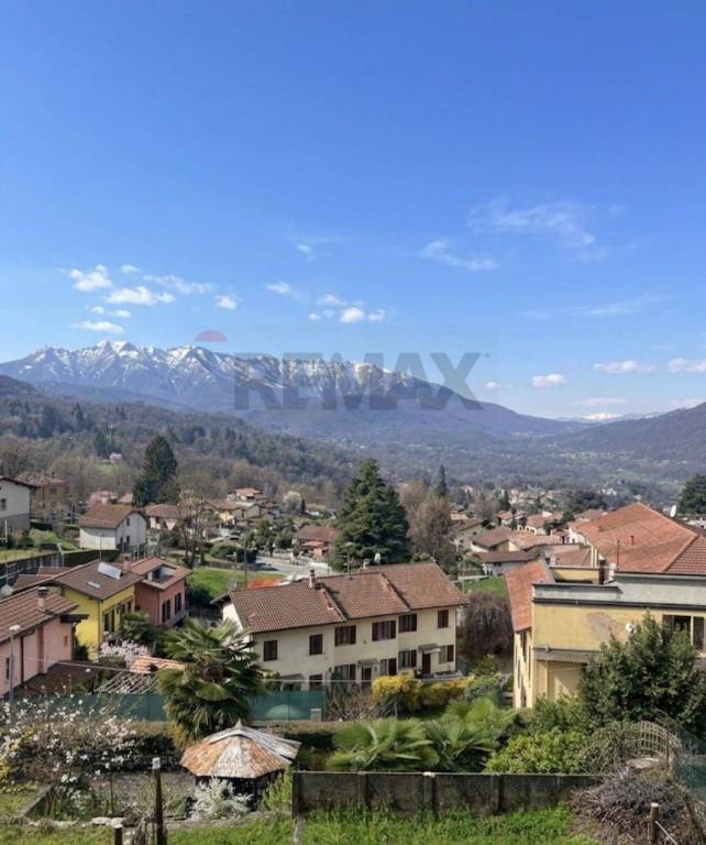 appartamento in vendita a Cunardo in zona Camartino