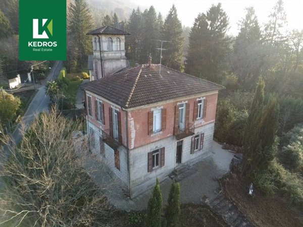 casa indipendente in vendita a Cunardo