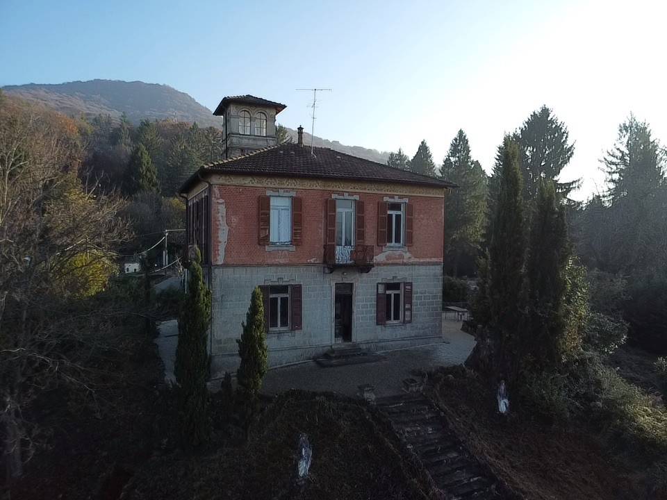 casa indipendente in vendita a Cunardo in zona Riano