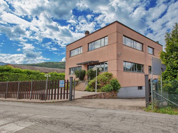 casa indipendente in vendita a Cunardo