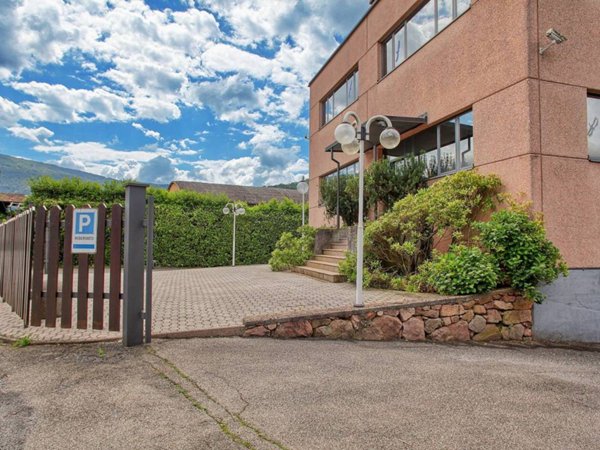 negozio in vendita a Cunardo