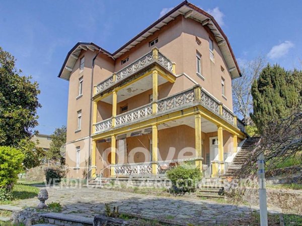 casa indipendente in vendita a Cunardo