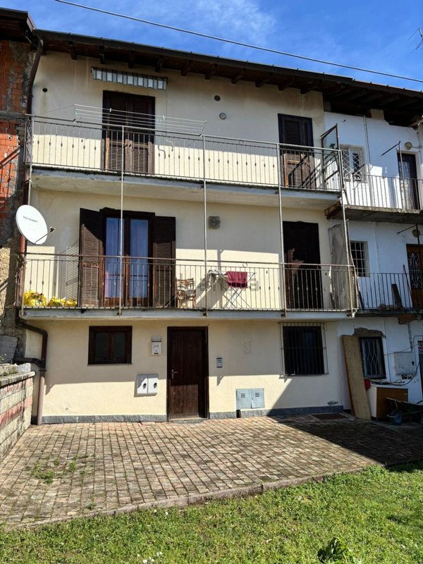 appartamento in vendita a Cunardo