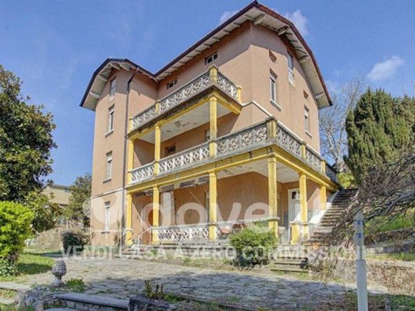 casa indipendente in vendita a Cunardo