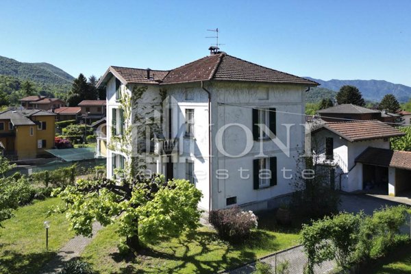 casa indipendente in vendita a Cunardo
