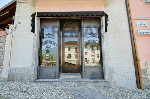 negozio in vendita a Cunardo