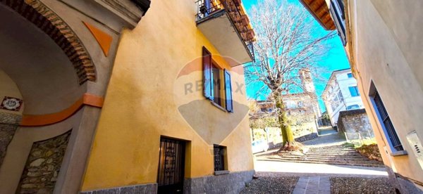 casa indipendente in vendita a Cunardo