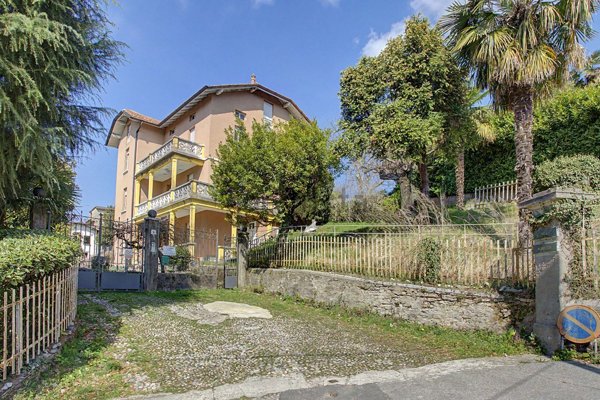 casa indipendente in vendita a Cunardo