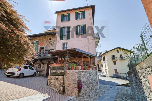 casa indipendente in vendita a Cunardo