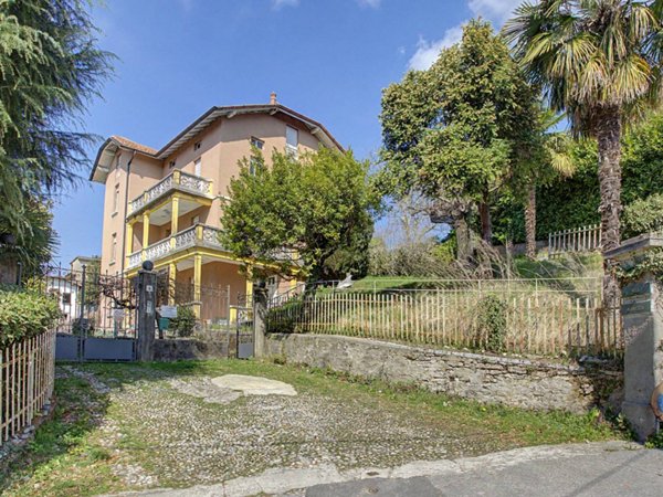 casa indipendente in vendita a Cunardo