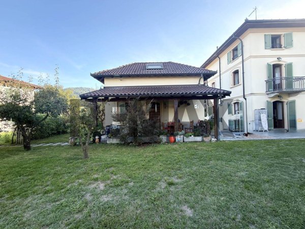 casa indipendente in vendita a Cunardo in zona Camartino