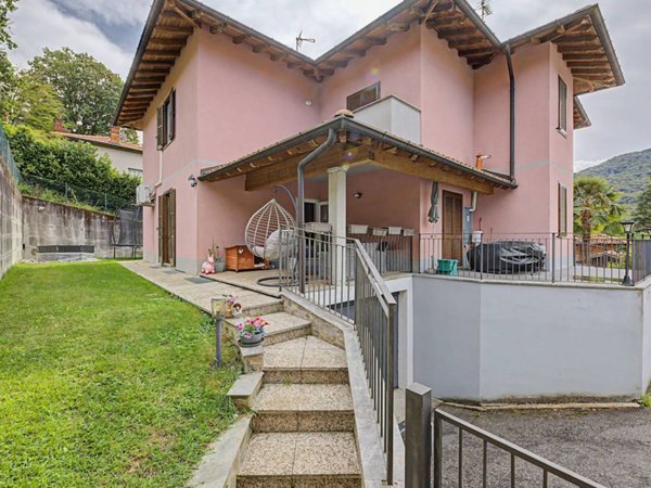 casa indipendente in vendita a Cunardo in zona Camartino