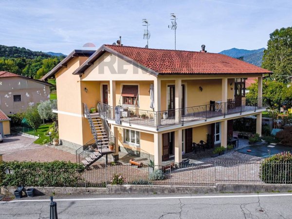 appartamento in vendita a Cunardo in zona Camartino