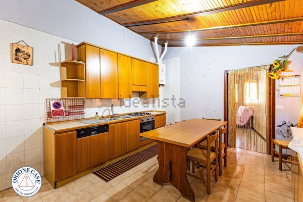 appartamento in vendita a Cunardo in zona Camartino