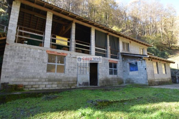 locale commerciale in vendita a Curiglia con Monteviasco in zona Piero