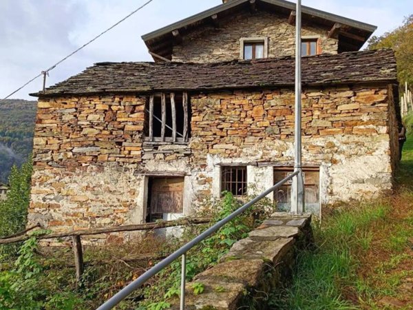 casa indipendente in vendita a Curiglia con Monteviasco in zona Curiglia