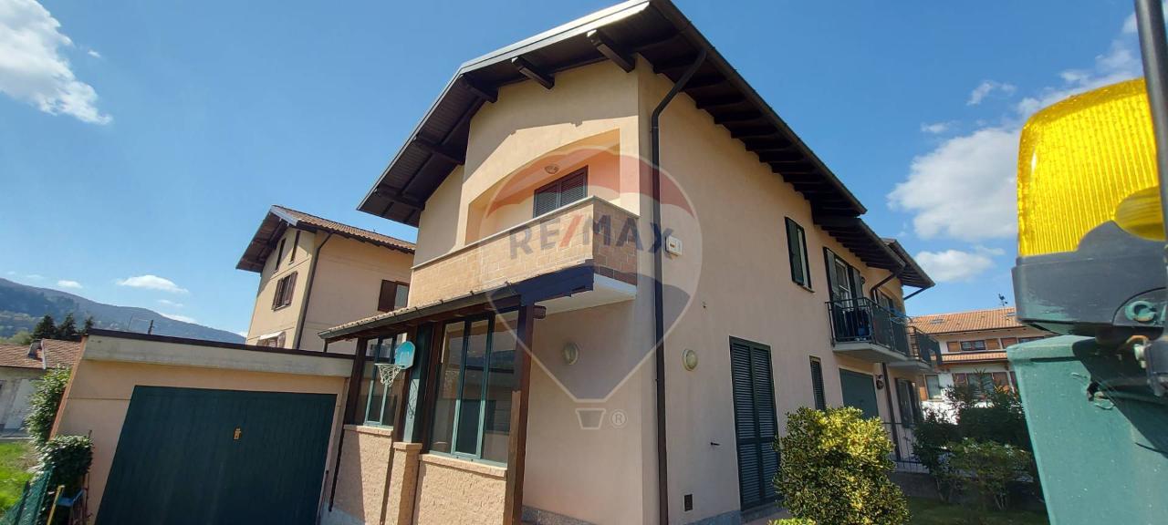 villa in vendita a Cuveglio in zona Vergobbio
