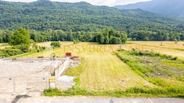 terreno edificabile in vendita a Cuveglio