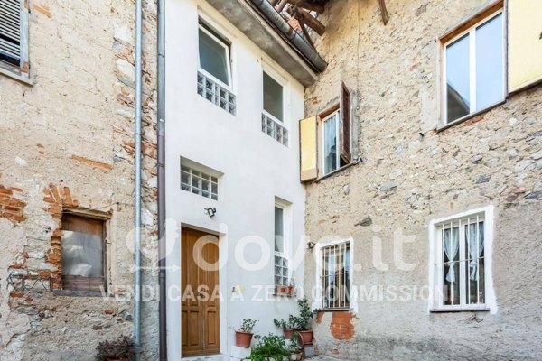 casa indipendente in vendita a Cuveglio