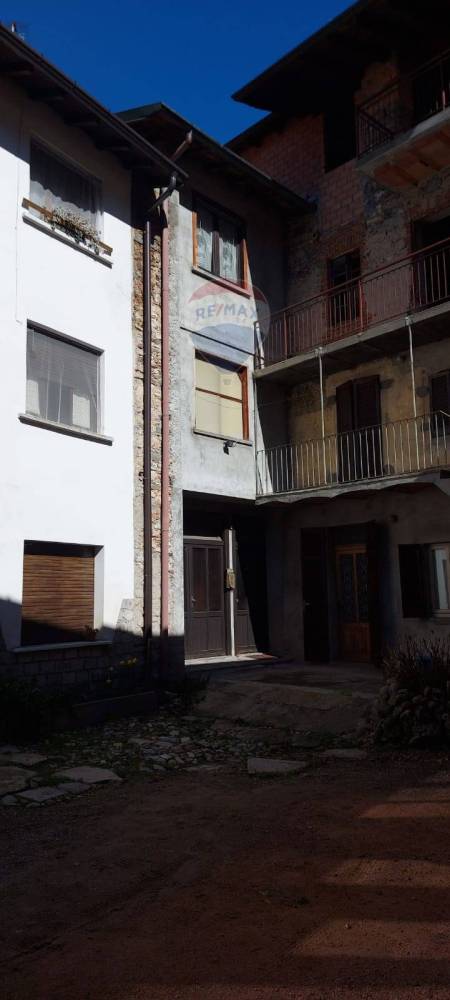 casa indipendente in vendita a Cuveglio in zona Cavona