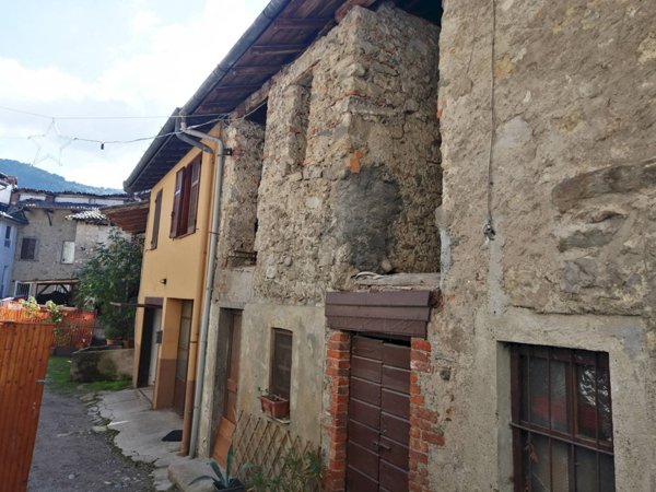 locale di sgombero in vendita a Cuveglio