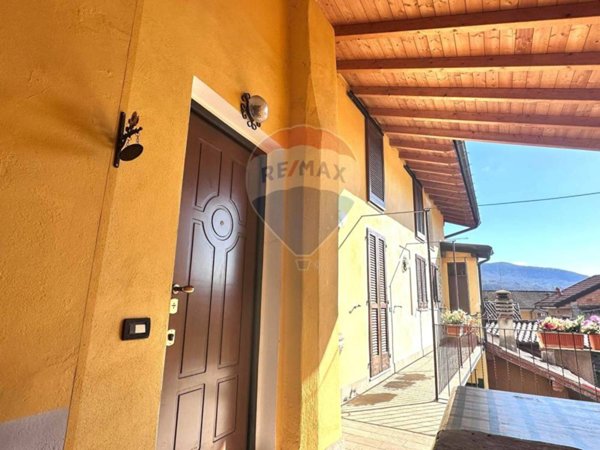 appartamento in vendita a Cuveglio in zona Vergobbio