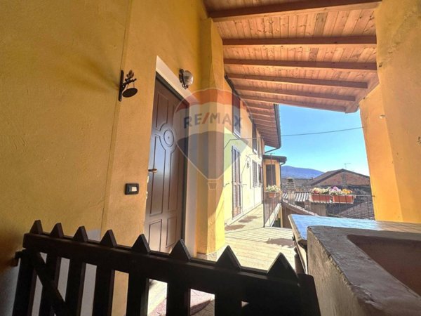 appartamento in vendita a Cuveglio in zona Vergobbio