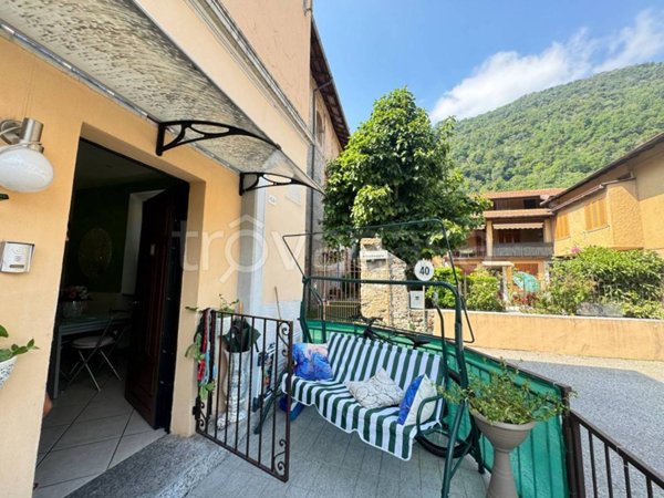 appartamento in vendita a Cuveglio in zona Vergobbio