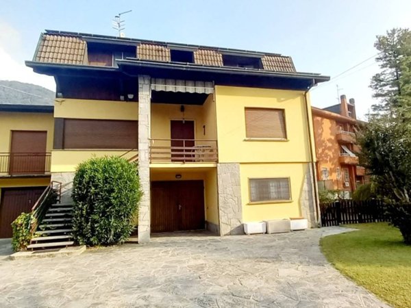 casa indipendente in vendita a Cuveglio