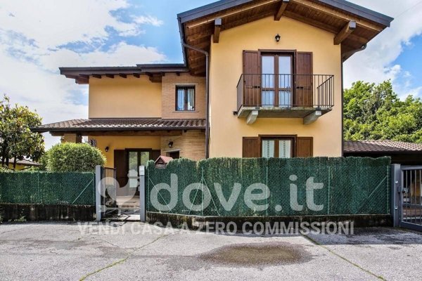 casa indipendente in vendita a Cuveglio