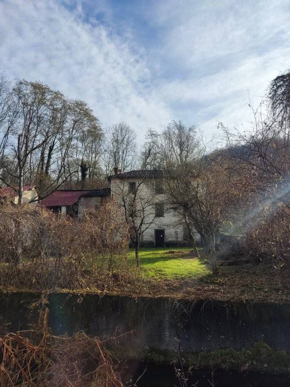 casa indipendente in vendita a Cuveglio in zona Cavona