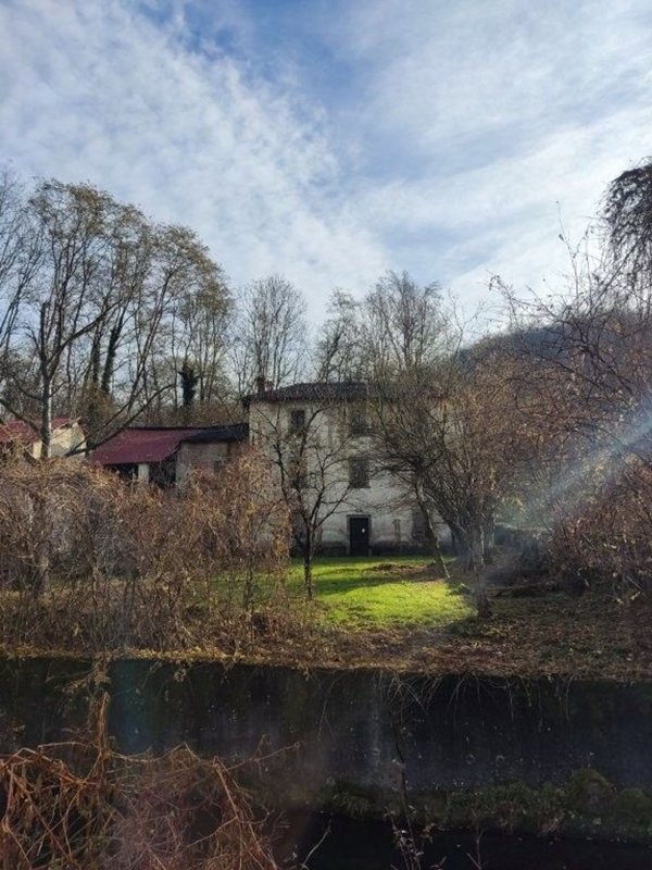 casa indipendente in vendita a Cuveglio