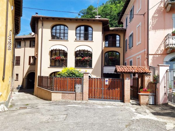 casa indipendente in vendita a Cuveglio