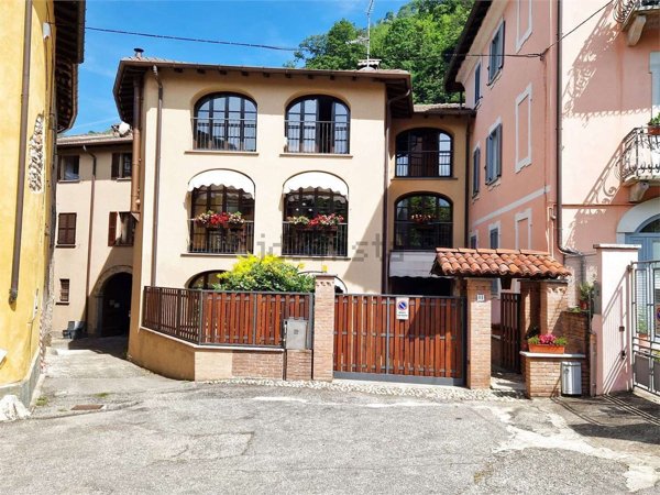 casa indipendente in vendita a Cuveglio