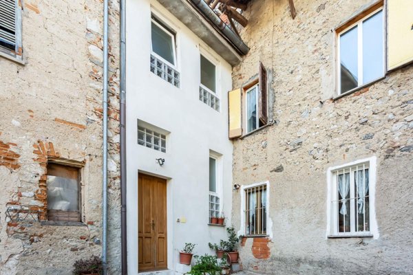 casa indipendente in vendita a Cuveglio