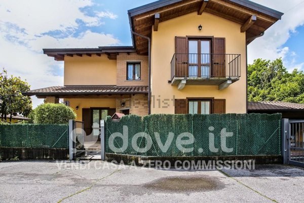 casa indipendente in vendita a Cuveglio