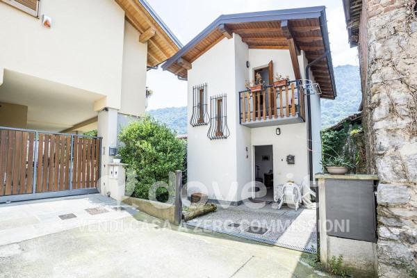 casa indipendente in vendita a Cuveglio