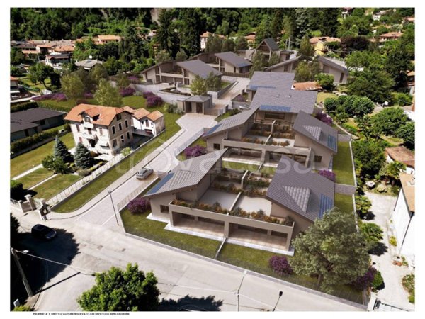 casa indipendente in vendita a Cuveglio