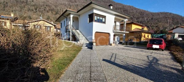 casa indipendente in vendita a Cuveglio