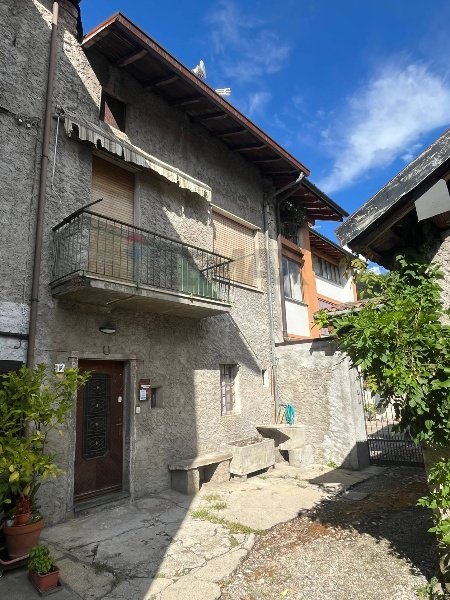 casa semindipendente in vendita a Cuveglio