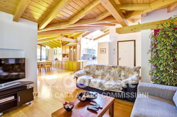 attico in vendita a Cuveglio