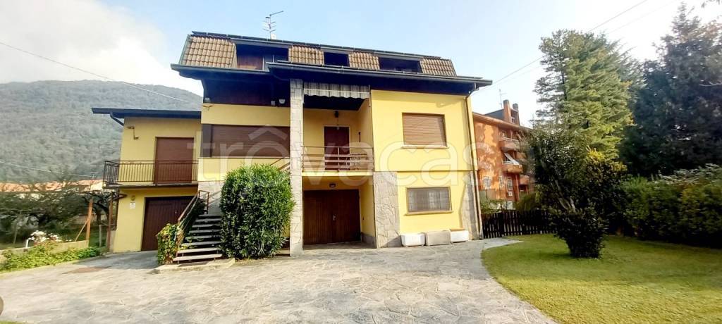 casa indipendente in vendita a Cuveglio