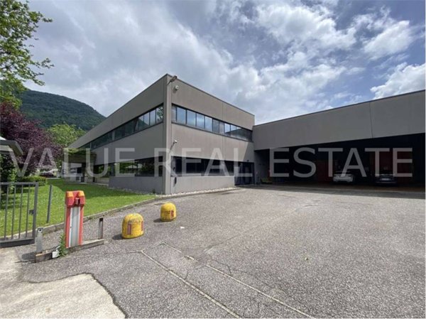 locale commerciale in vendita a Cuveglio
