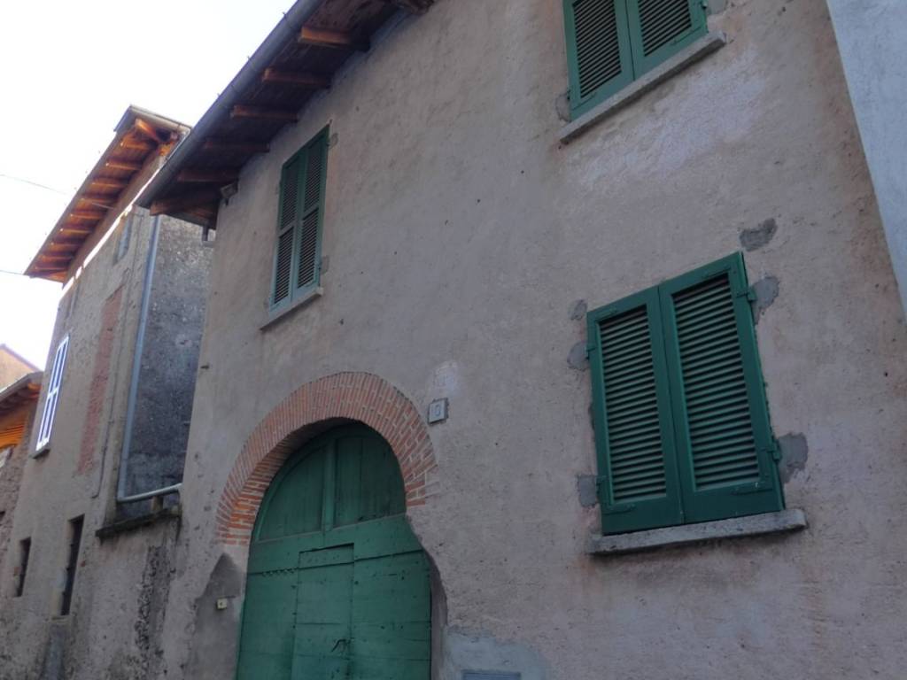 casa indipendente in vendita a Cuveglio in zona Cavona