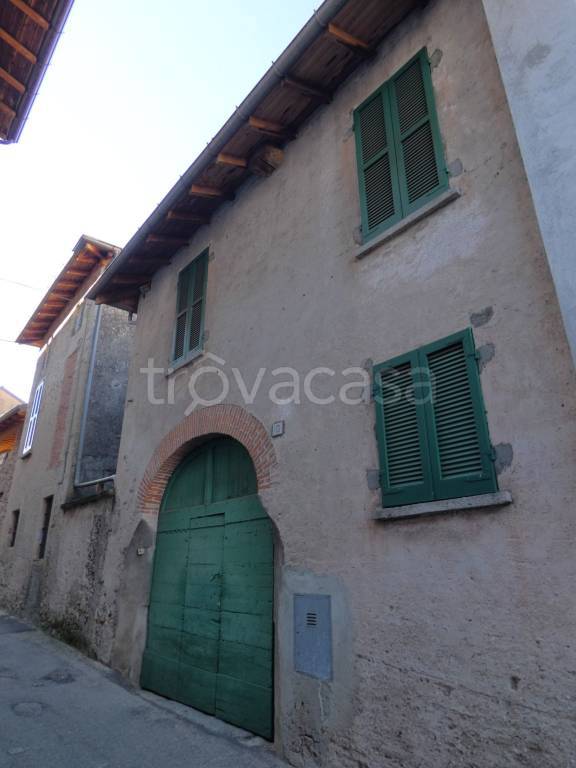 casa indipendente in vendita a Cuveglio in zona Cavona