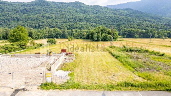 terreno edificabile in vendita a Cuveglio