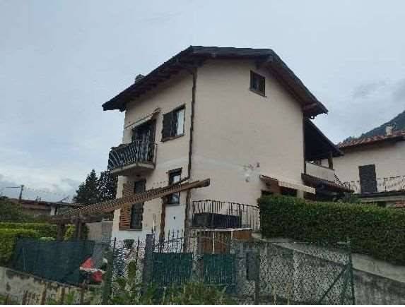 casa indipendente in vendita a Cuveglio