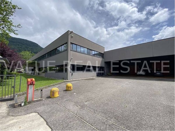 locale commerciale in vendita a Cuveglio