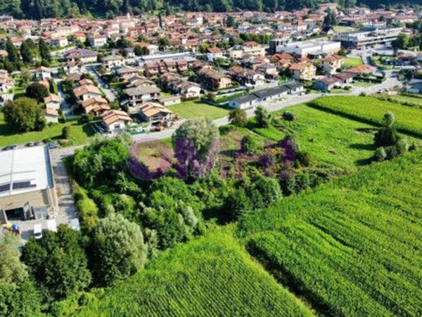 terreno edificabile in vendita a Cuveglio